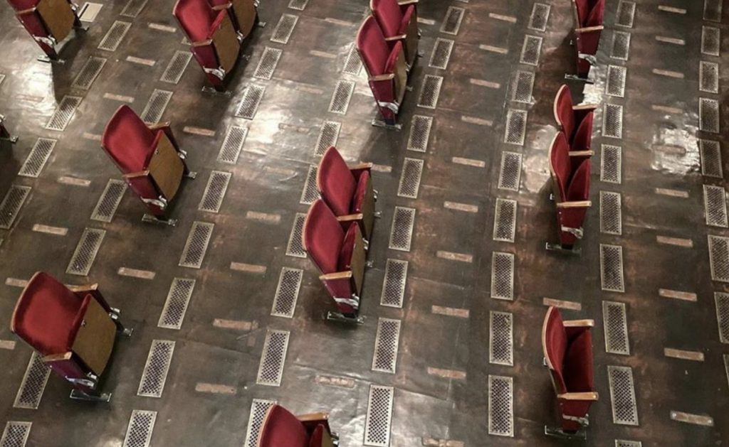 Almanya’da sosyal mesafeli tiyatro