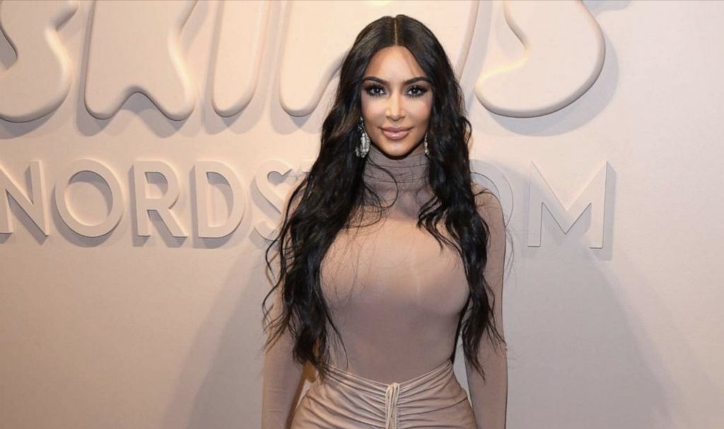 Kim Kardashian’ın tanıttığı koronavirüs maskeleri dakikalar içinde tükendi..