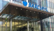 Londra’daki Yokoluş İsyancıları Barclays binasını ‘sahte petrol’e buladı!