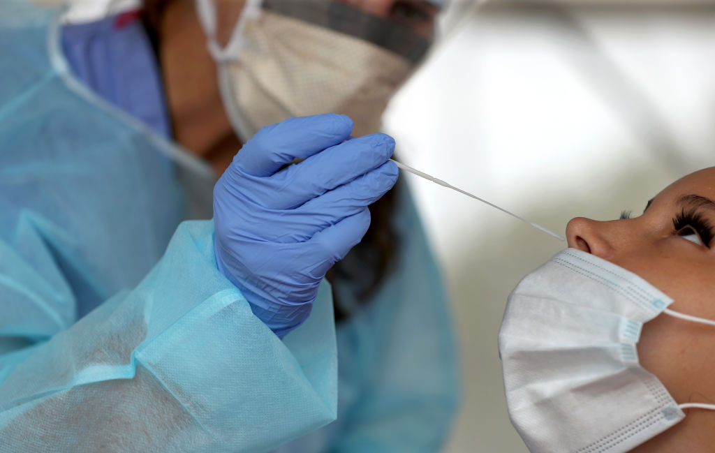 PCR testleri bakanlığa bağlı merkezlerde ücretsiz olarak yapılacak