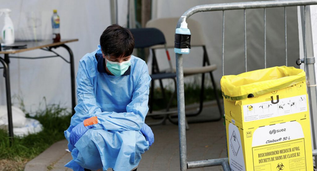 Belçika’da koronavirüse yakalanan doktorlardan çalışmaya devam etmeleri istendi