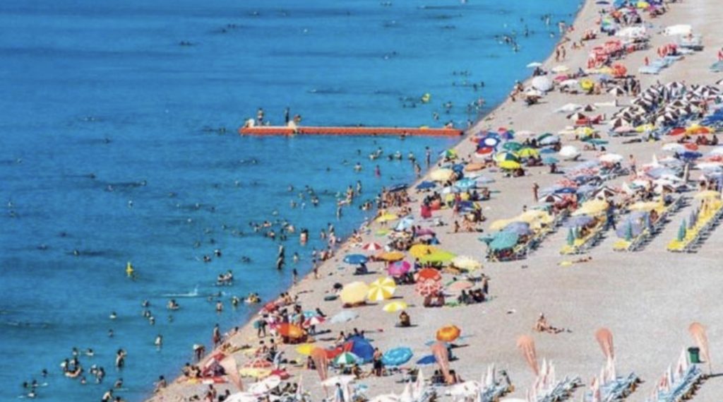 Dünya Tabipler Başkanı: 2021’de de normal bir yaz tatili yapamayacağız