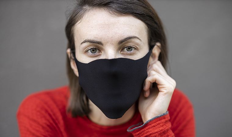 Uzmanlar yorumladı: Çift maske takmak işe yarıyor mu?