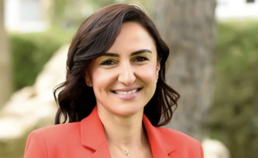 EA4E6203-2356-49BE-B1FB-8ECAAC32AEAA