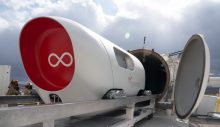 Saatte 1000 km hızla yolcu taşıyabilen Hyperloop kapsülü test sürüşü yaptı