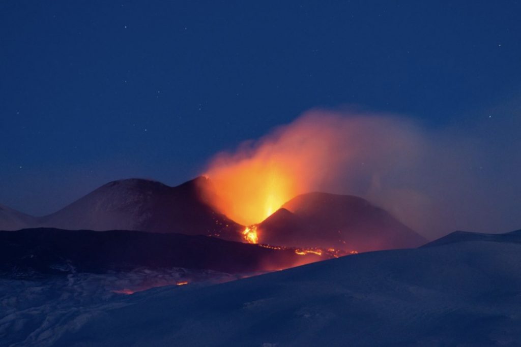 Etna Yanardağı yeniden faaliyete geçti