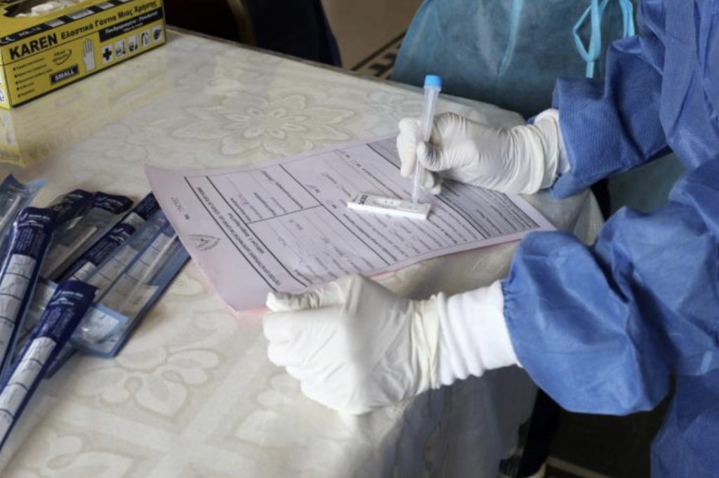 Güney Kıbrıs yeniden genel kapanma eşiğinde