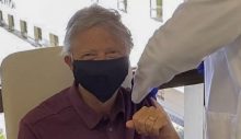 Bill Gates Kovid-19 aşısı oldu