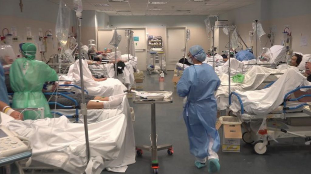 İngiltere’de hastaneler alarmda: 30 saniyede bir yeni vaka geliyor