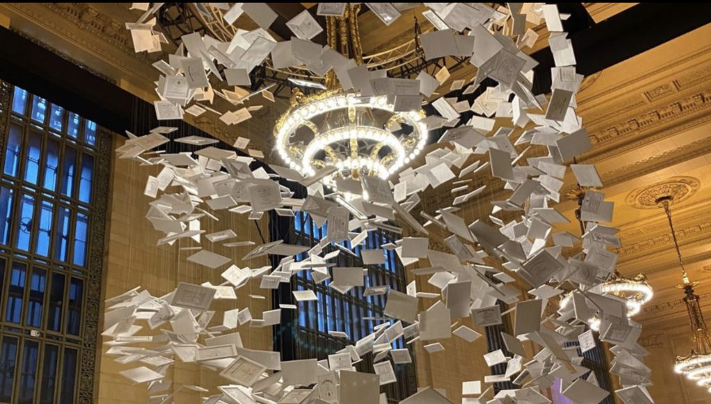 Dünyanın en pahalı sanat eseri ‘Da Vinci of Debt’: Eğitimin pahalılığına dikkat çekmek için 2 bin 600 diplomadan yapıldı