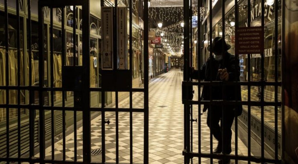 Fransa AB üyesi olmayan ülkelerden gelenlere sınırları kapadı