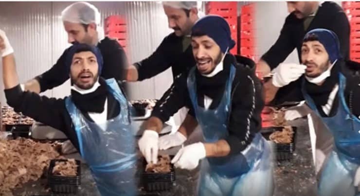 Döner paketlerken vatandaşın sağlığını hiçe saydılar