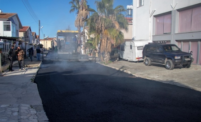 gazimagusa_belediyesi_tuzla_da_asfaltlama_calismalarina_basladi_1611319530