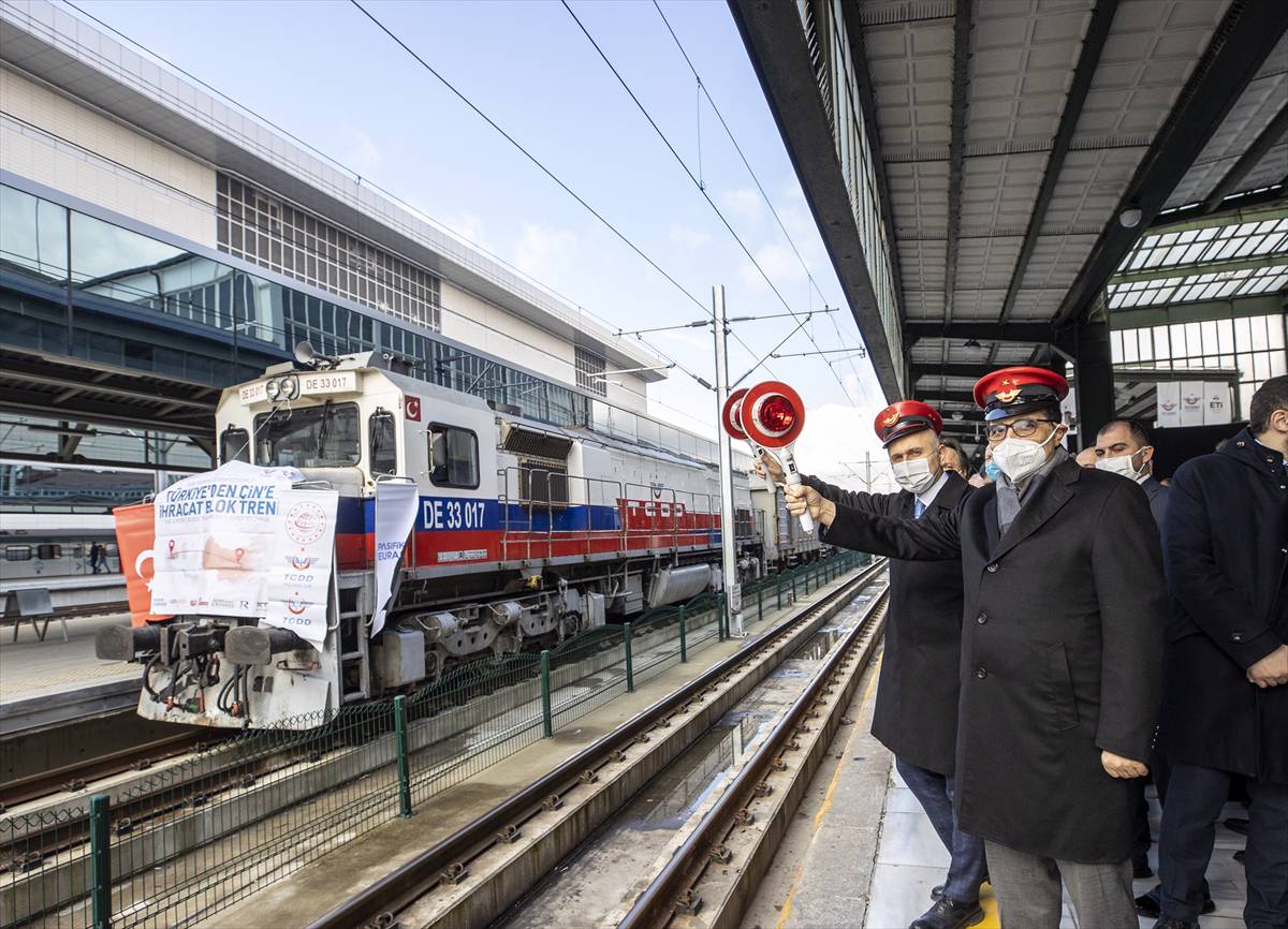 Türkiye’den Rusya ve Çin’e gidecek ihracat trenleri yola çıktı