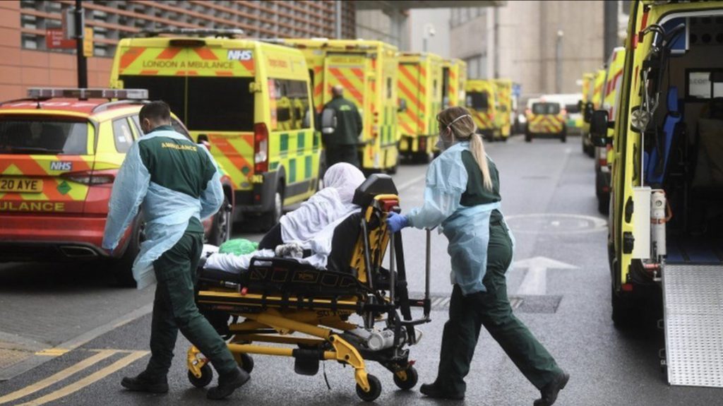 Londra Ambulans sağlık görevlilerine vücut kameraları takılacak