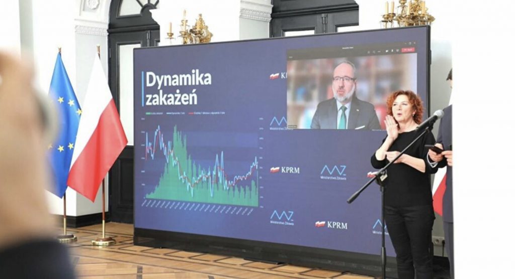 Polonya, iki doz koronavirüs aşısı olanları karantinadan muaf tuttu