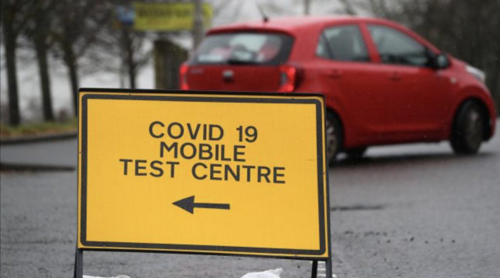 Londra’da birçok noktalara mobil test merkezleri kuruldu