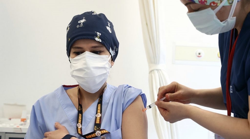 Türkiye’de Koronavirüste toplam aşılama 6,5 milyonu geçti