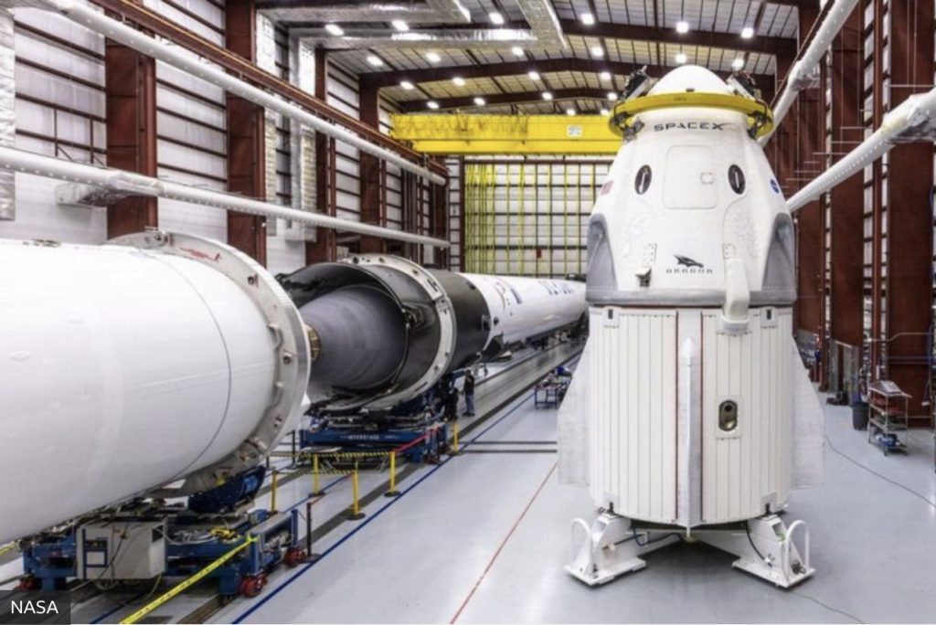 SpaceX’in tamamen sivillerin katılacağı ilk uzay yolculuğuna çıkacak 4. kişi çekilişle belirlenecek