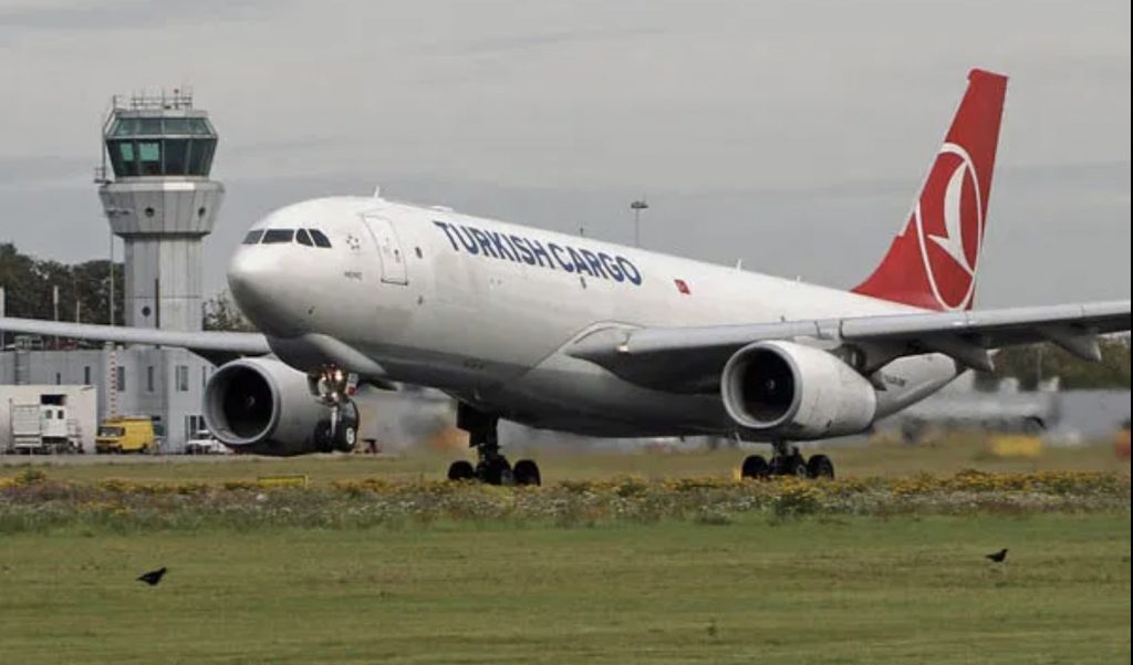 Kenyalı genç, uçağın iniş takımlarında Türkiye – Londra’dan Hollanda’ya gitti