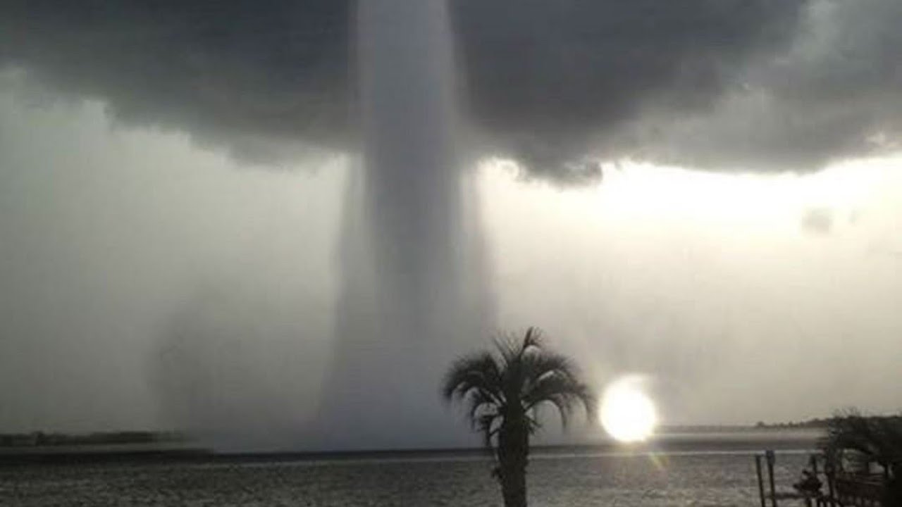 İzmir’de ve Ayvalık’ta Hortum Paniği