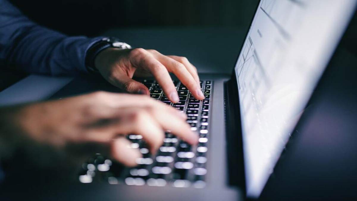 Güney Kıbrıs’ta internet üzerinden dolandırıcılık tavan yaptı
