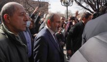 Ermenistan’da kaos! Ermenistan Silahlı Kuvvetleri, Paşinyan’ın istifasını istedi