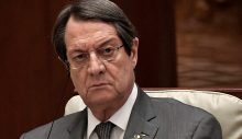 Anastasiadis suçlamalara devam ediyor