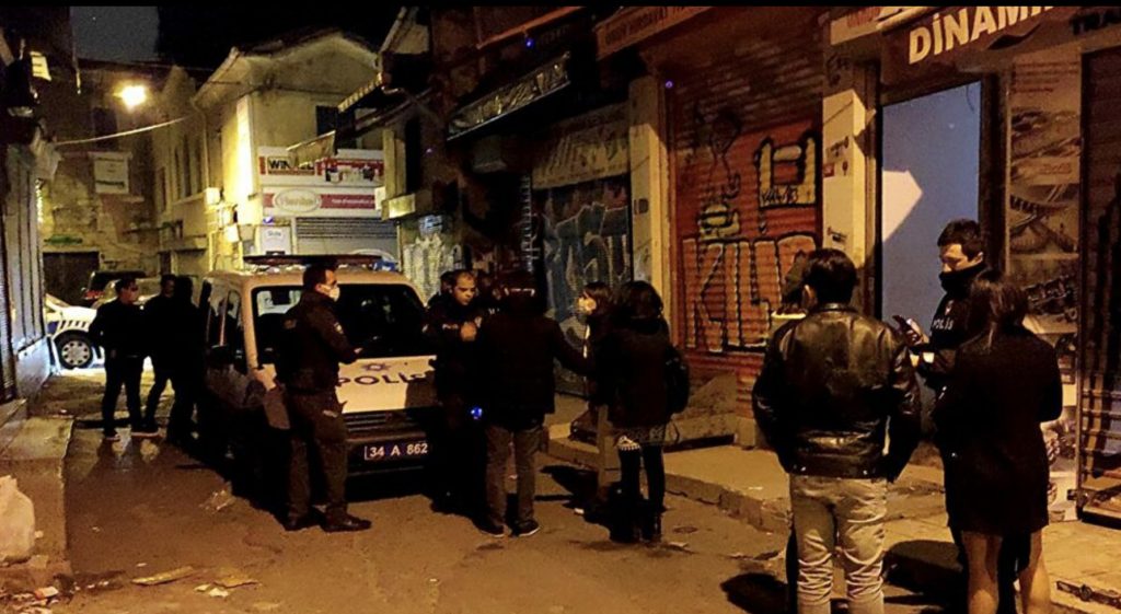 Beyoğlu’nda Kovid-19 tedbirlerine uymayıp eğlence mekanına giden 21 kişiye 66 bin 780 lira ceza