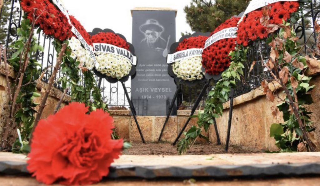 Aşık Veysel, ölümünün 48’inci yılında mezarı başında anıldı