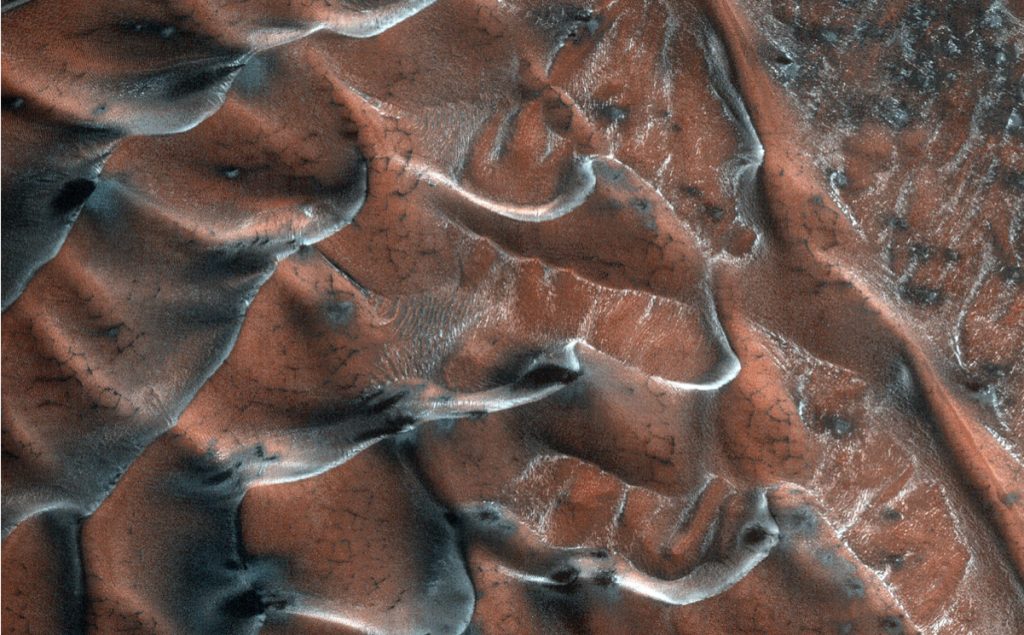 NASA, Mars’taki buzlu kum tepelerinin fotoğrafını yayımladı