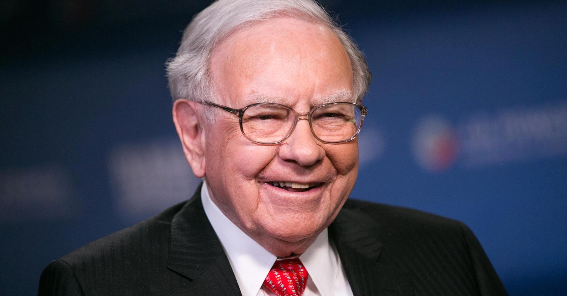 Ünlü yatırımcı Warren Buffett, 90 yaşında 100 milyar dolar servete ulaştı