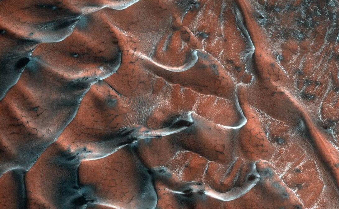 Mars’ta buzla kaplı kum tepeleri görüntülendi