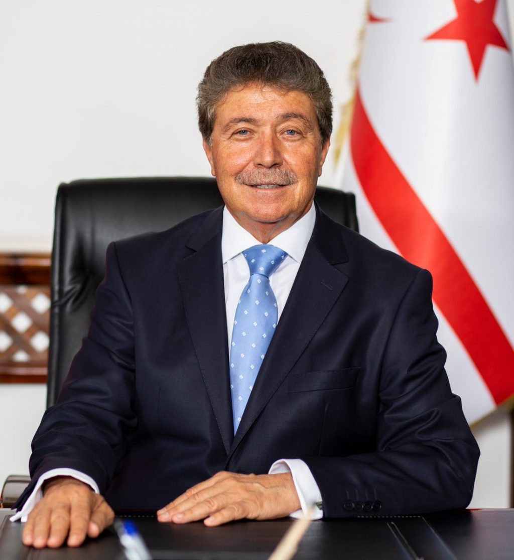 Başbakan Ünal Üstel, Doğukan Ulaç ile Begüm Tekakpınar’ı kutladı