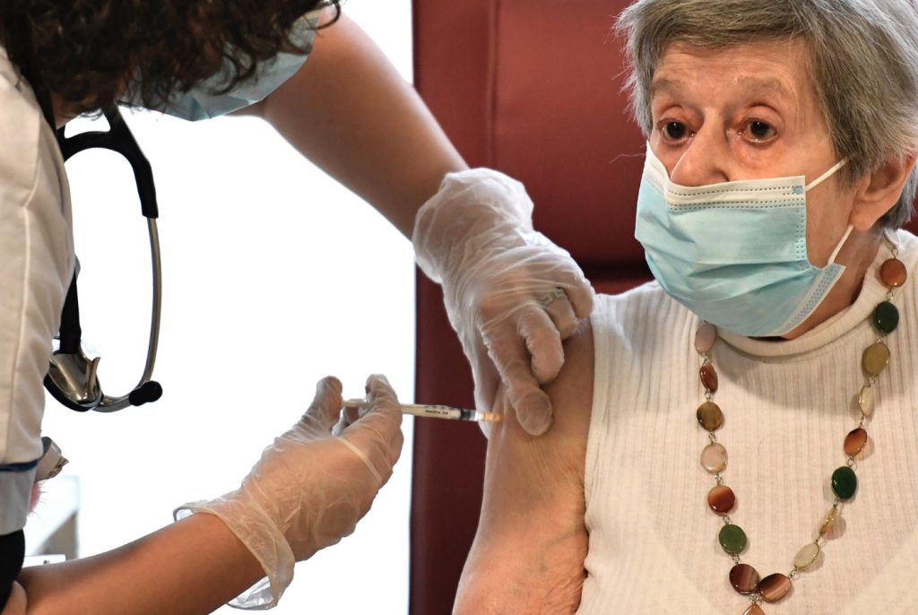 Fransa’da aşılama sayısı 17 milyona yaklaştı
