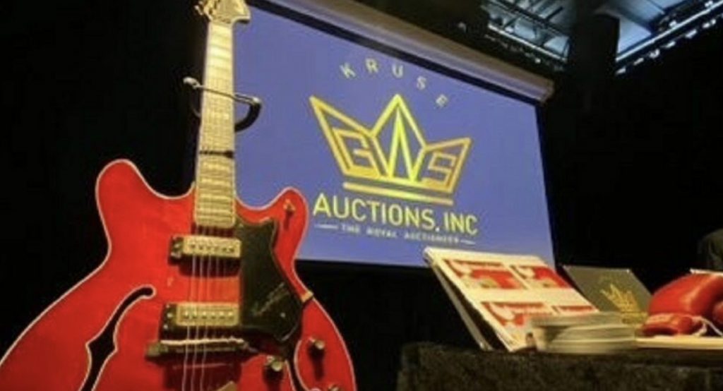 Elvis Presley’in gitarı 500 bin dolara alıcı buldu