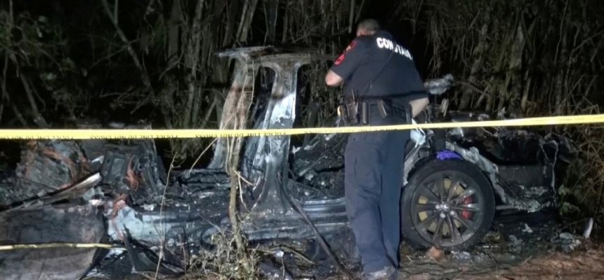 Sürücüsüz Tesla aracı yandı, 2 ölü!