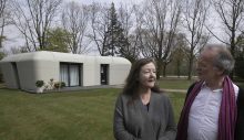 Hollandalı çift, Avrupa’nın tamamen 3D baskılı ilk evine taşındı