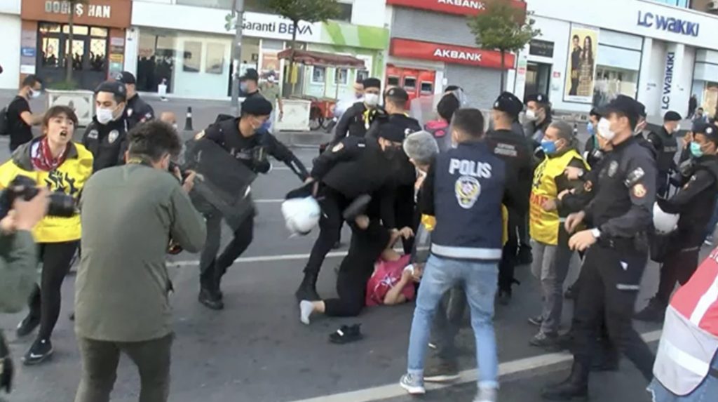 Taksim’e yürümek isteyen gruplar gözaltına alındı