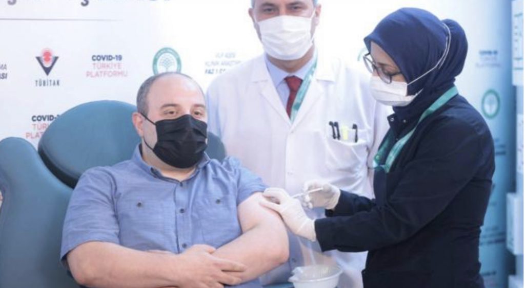 T.C Sanayi ve Teknoloji Bakanı Varank yerli aşının 2. dozunu oldu