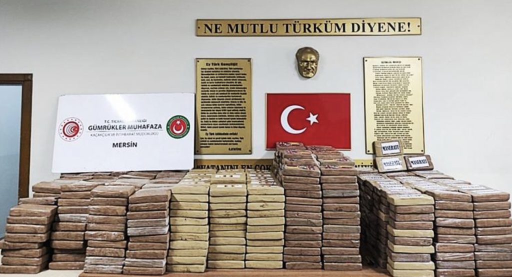 Ekvador’dan Mersin Limanı’na gelen muz yüklü gemiden 1 ton kokain çıktı