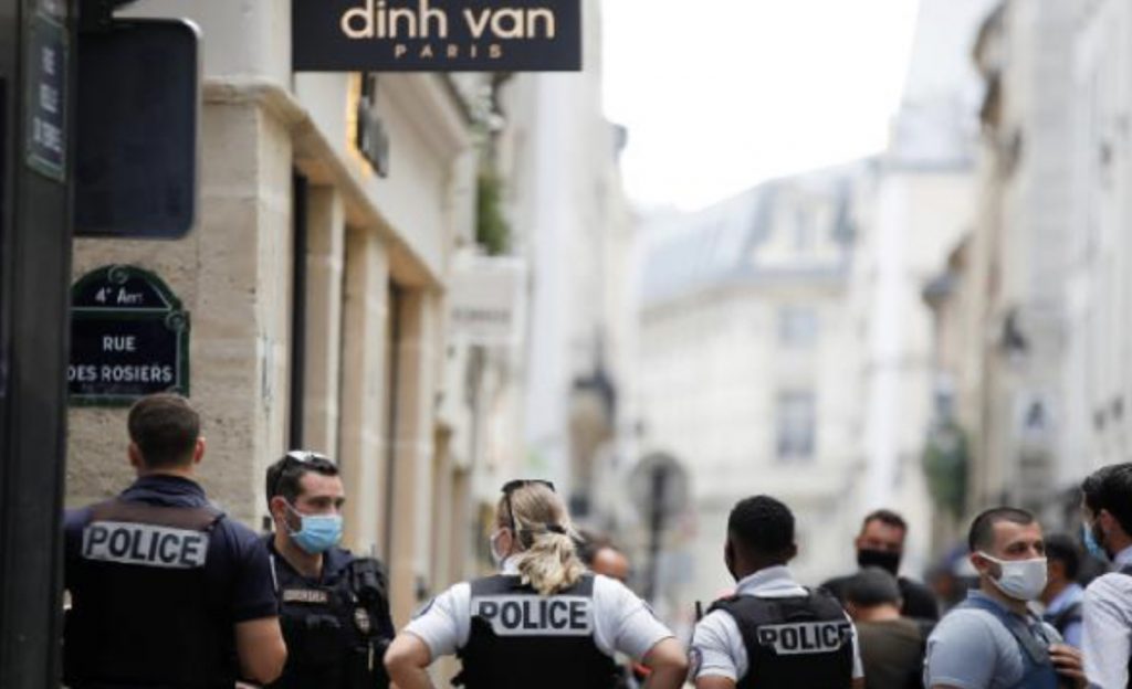 Paris’in ortasında gündüz vakti 2 milyon euro’luk kuyumcu soygunu