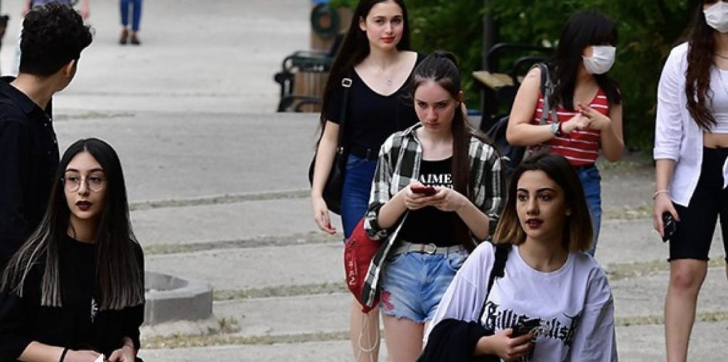 Türkiye’de gençlerin yüzde 70’i ekonomiye dair endişe içinde