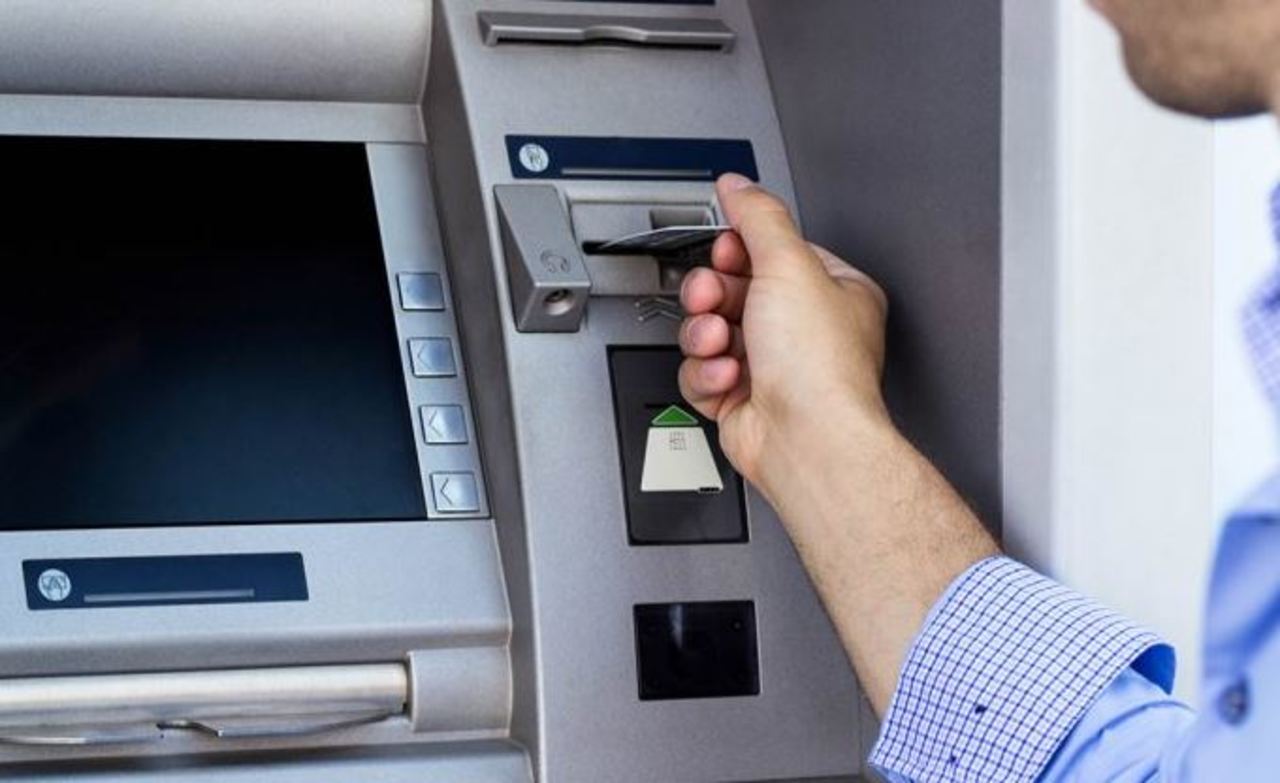 Güney Kıbrıs’ta ikamet eden Rusların banka işlemlerinde sorun yok
