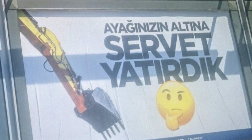 AKP’li belediyeden tepki çeken afiş: Ayağınızın altına servet yatırdık