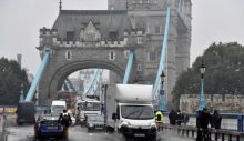 Londra’daki Tower Bridge Köprüsü sular altında kaldı