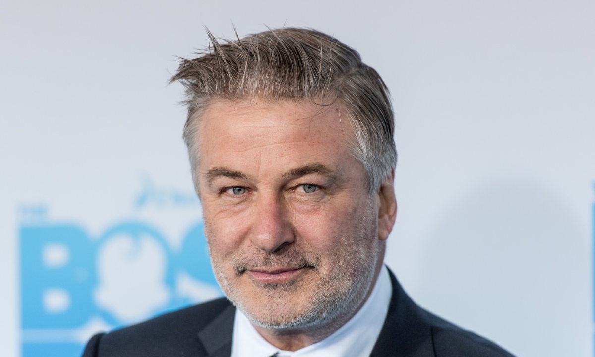 Alec Baldwin film çekimi sırasında kazara görüntü yönetmenini öldürdü