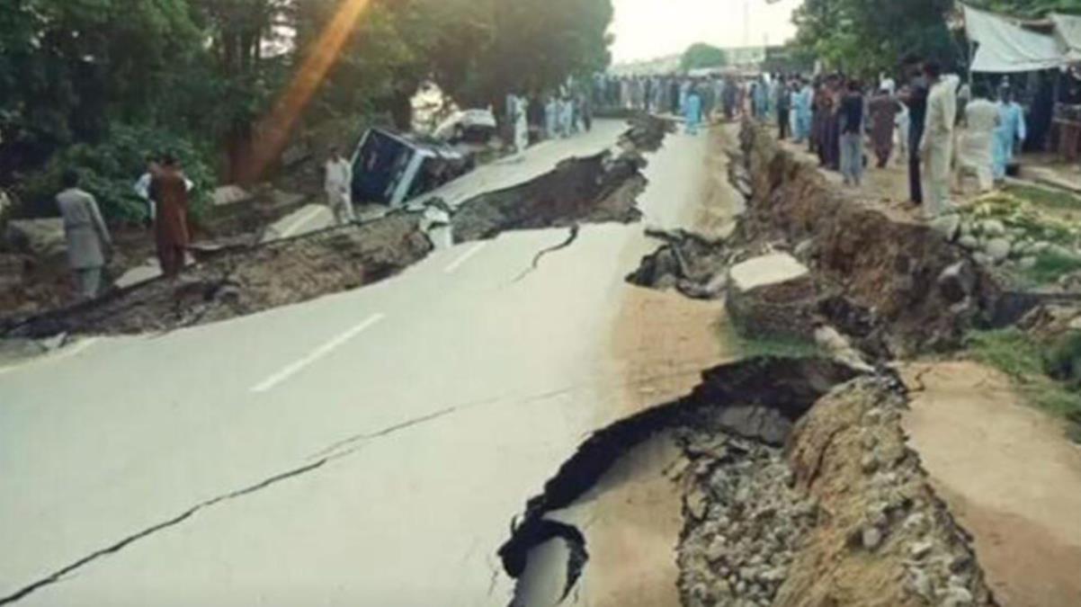 Pakistan 5,9’luk depremle sarsıldı