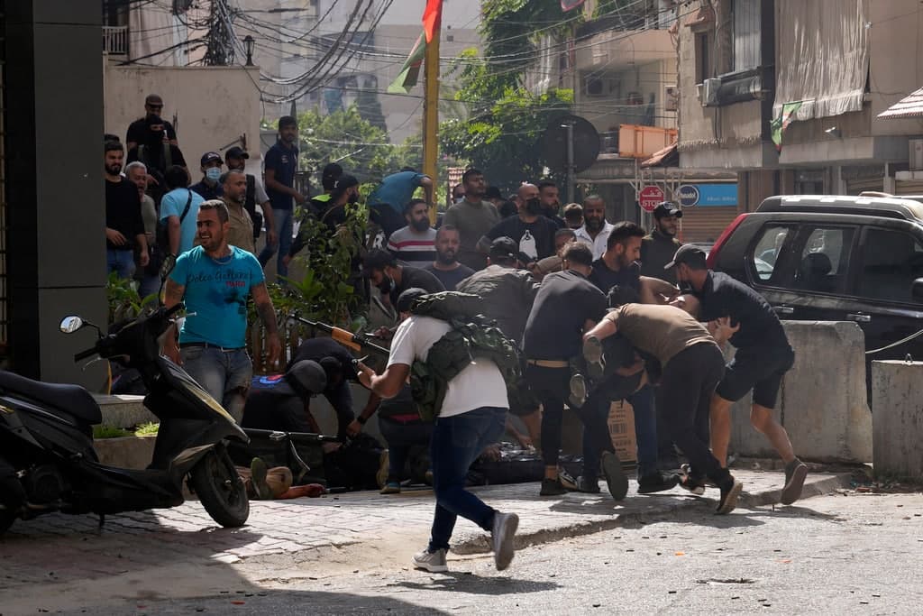 Lübnan’da Şii Emel Hareketi ve Hizbullah destekçilerine ateş açıldı: 6 ölü, 20 yaralı