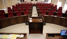 Meclis oturumları ertelendi